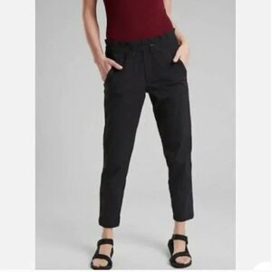 Athleta Trekkie Paper Bag Pants Black Pull On Nylon Hiking Size 6 405927